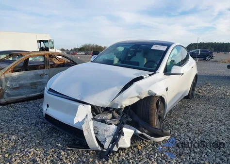 2026 Tesla Model Y Premium Rear-Wheel Drive/Standard Rear-Wheel Drive from USA, damaged, VIN 7SAYGDED6TA426735